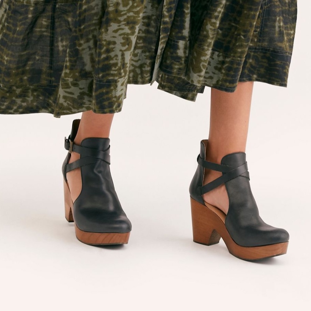 Free People Cedar Clog - black